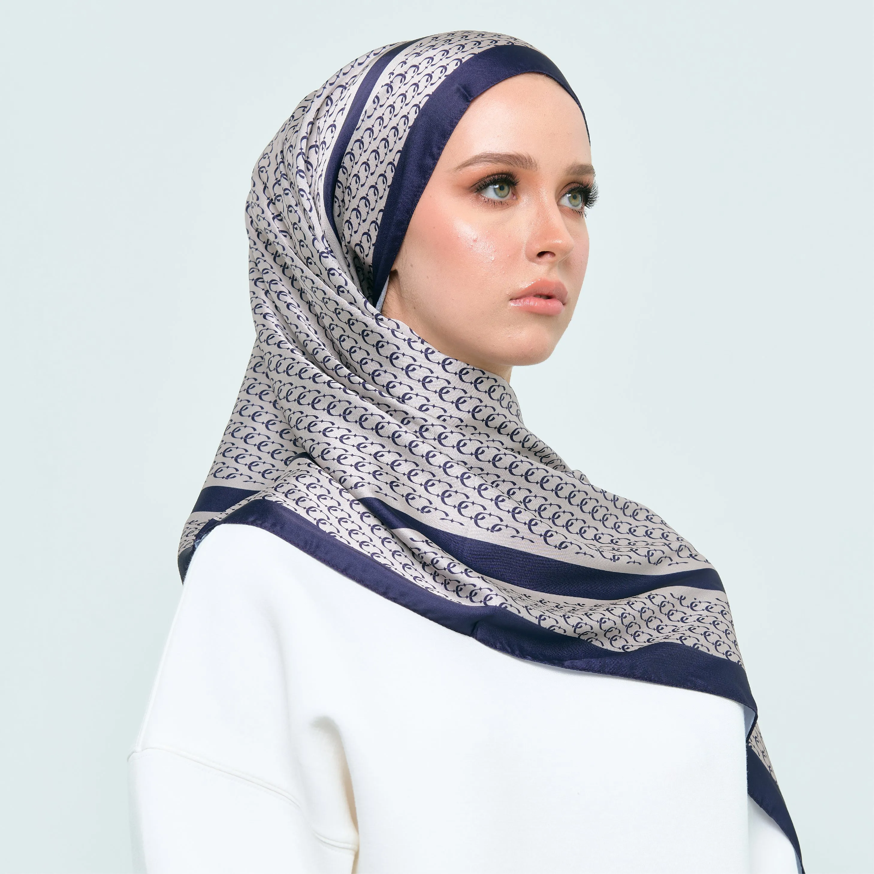 CLUBHOUSE SCARVES (SQUARE) IN NAVY
